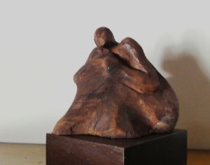 Figura asseguda inclinada - Terracota - 13x17x12 cm - 100,00 €